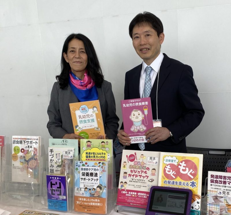 ふじしま歯科医院の綾田健太郎先生と記念撮影