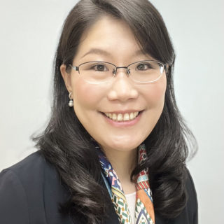 田部絢子先生プロフィール写真